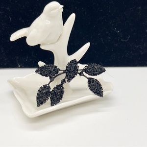 Beautiful Japanned Jet Black Glass Stone Brooch